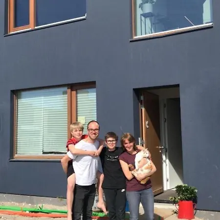 Проживание в семье Bed & *